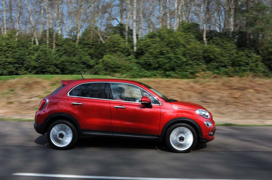 Fiat 500X 2015 года  (UK) (фото 23 из 31)